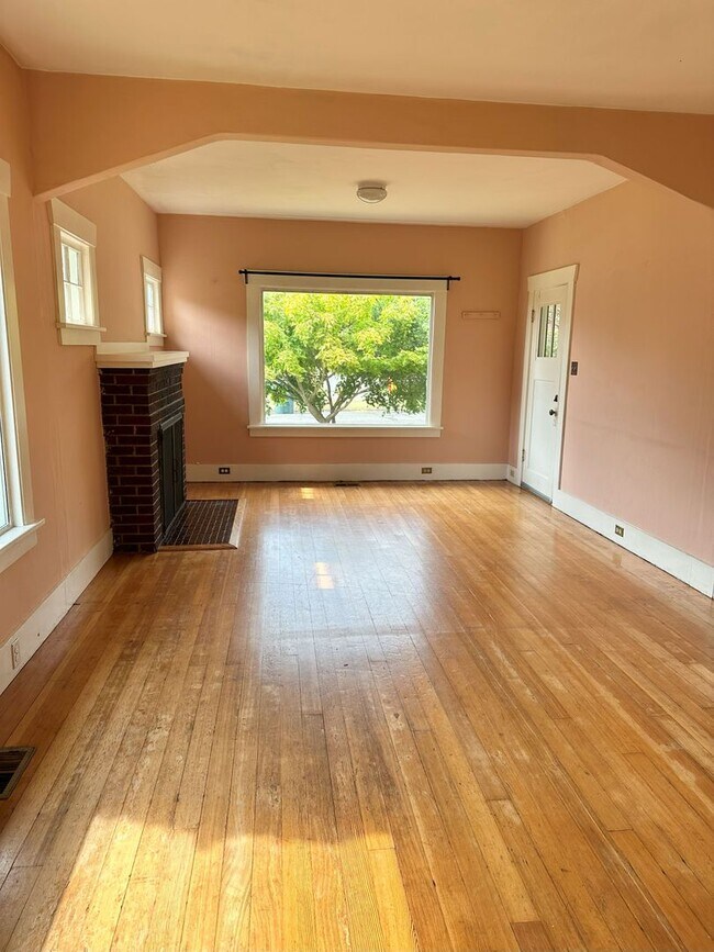 Foto del edificio - 2 bdrm/1 bath Lettered Streets cottage for rent