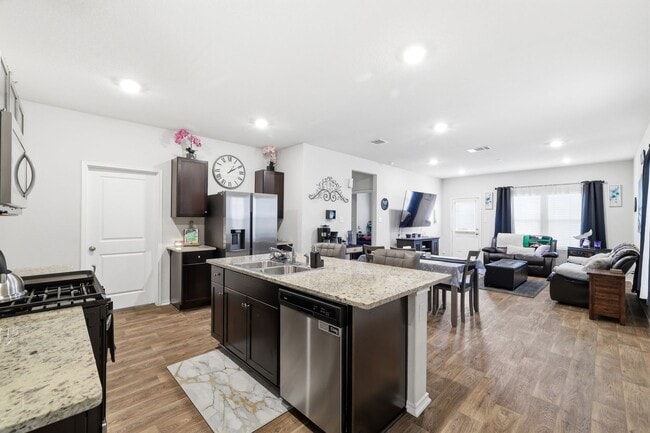 Foto del edificio - ***MOVE-IN SPECIAL: TWO WEEKS FREE***Two-Story Home with Main-Level Primary & Loft