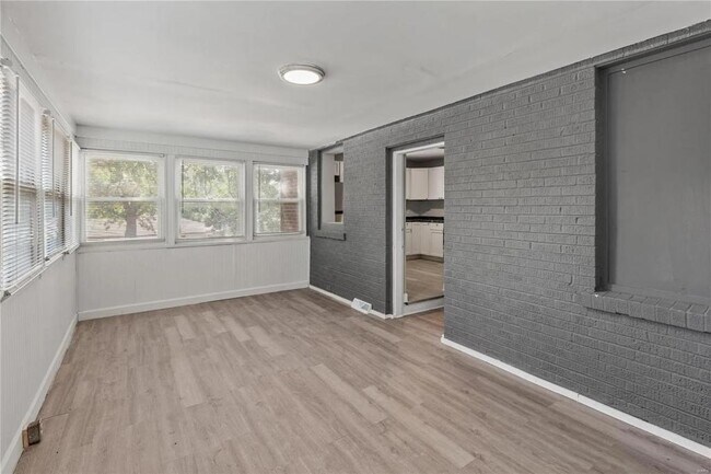 Foto del edificio - 7125 Farley Ave