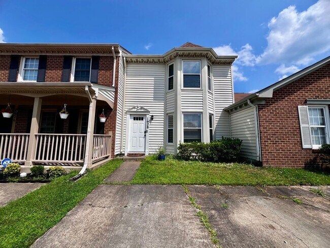 Foto del edificio - Come see this gorgeous townhouse in the desirable Ocean Lakes community!