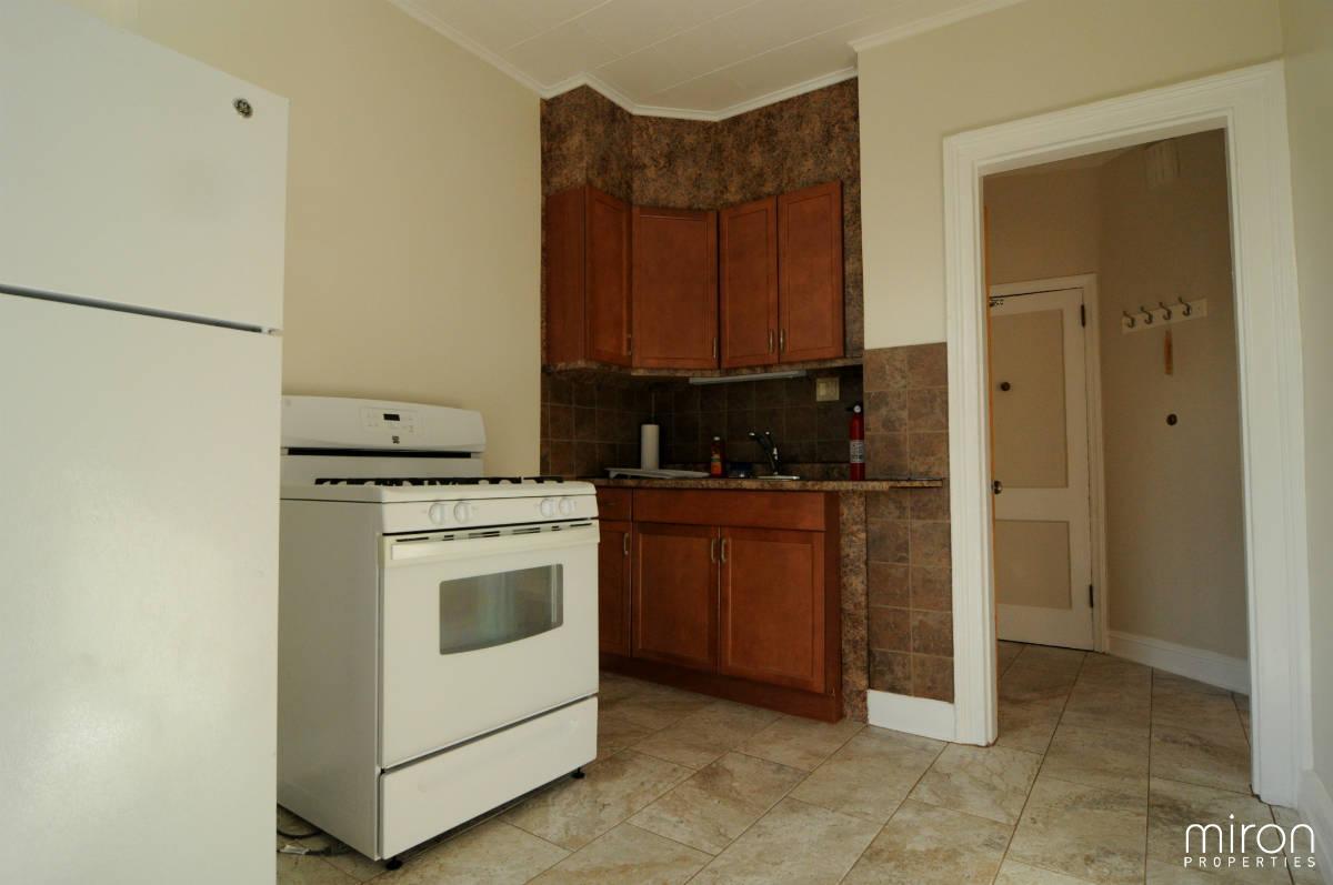Building Photo - 138 Meserole Ave