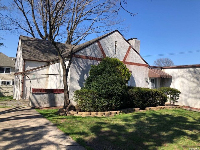 Building Photo - 240 Dow Ave