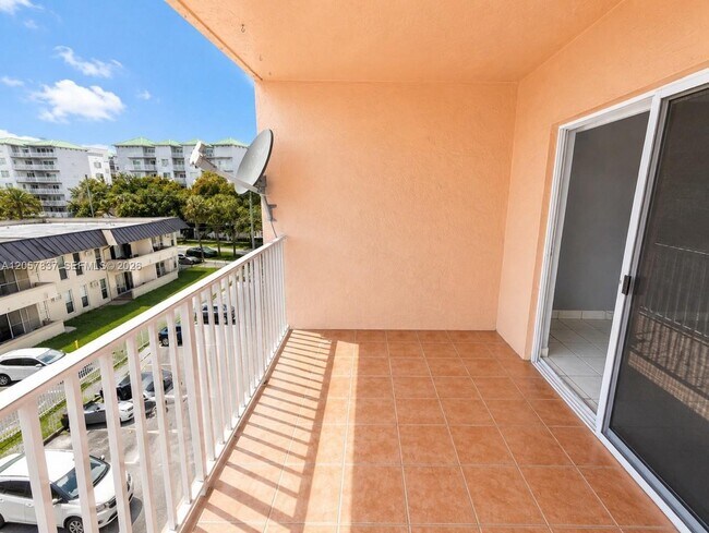 Foto del edificio - 2400 NW 16th St Rd