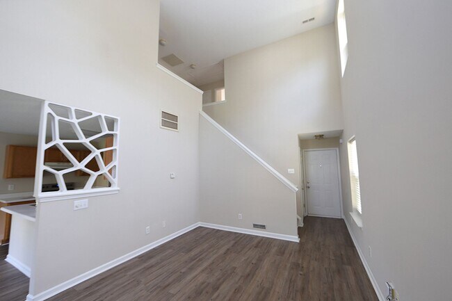 Foto del edificio - NW Raleigh Home w/ Fenced Backyard!