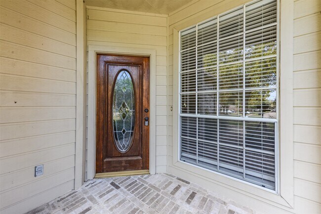 Building Photo - 17515 Fairgrove Park Dr