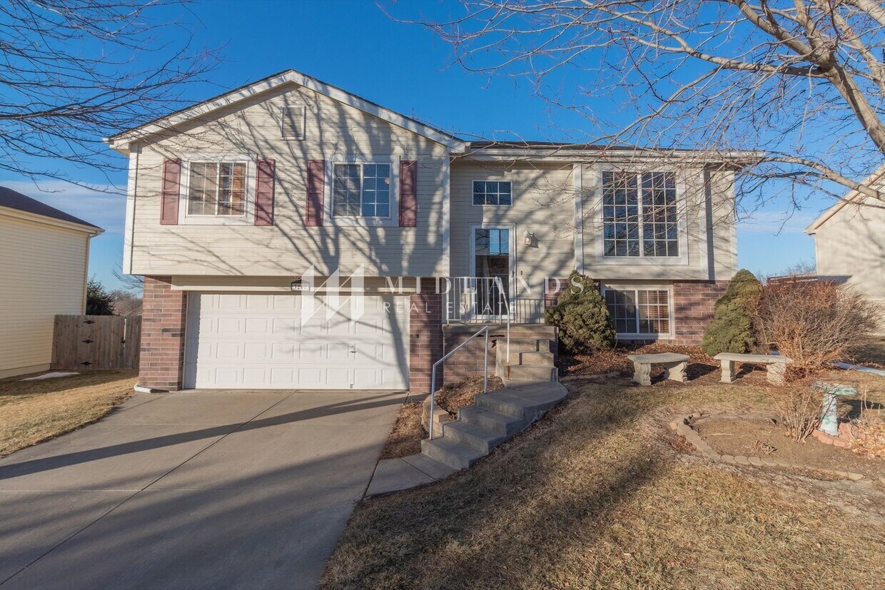 Foto principal - Two Springs Home, Minutes from Offutt AFB