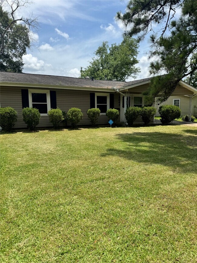 Foto del edificio - 5045 Raleigh Dr