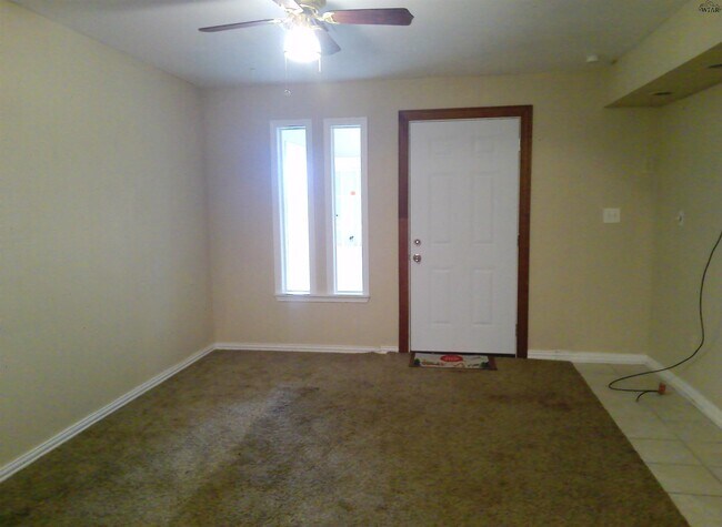 Foto del edificio - 5304 Burkburnett Rd