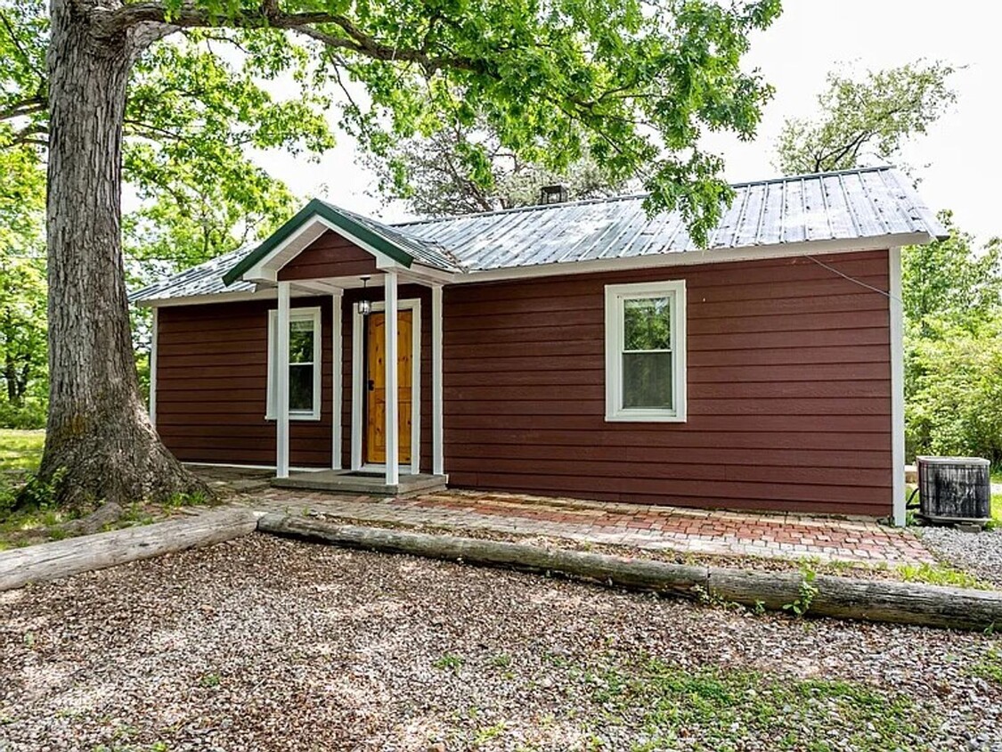 Foto principal - 2 bd, 1 ba house, just north of Columbia, ...