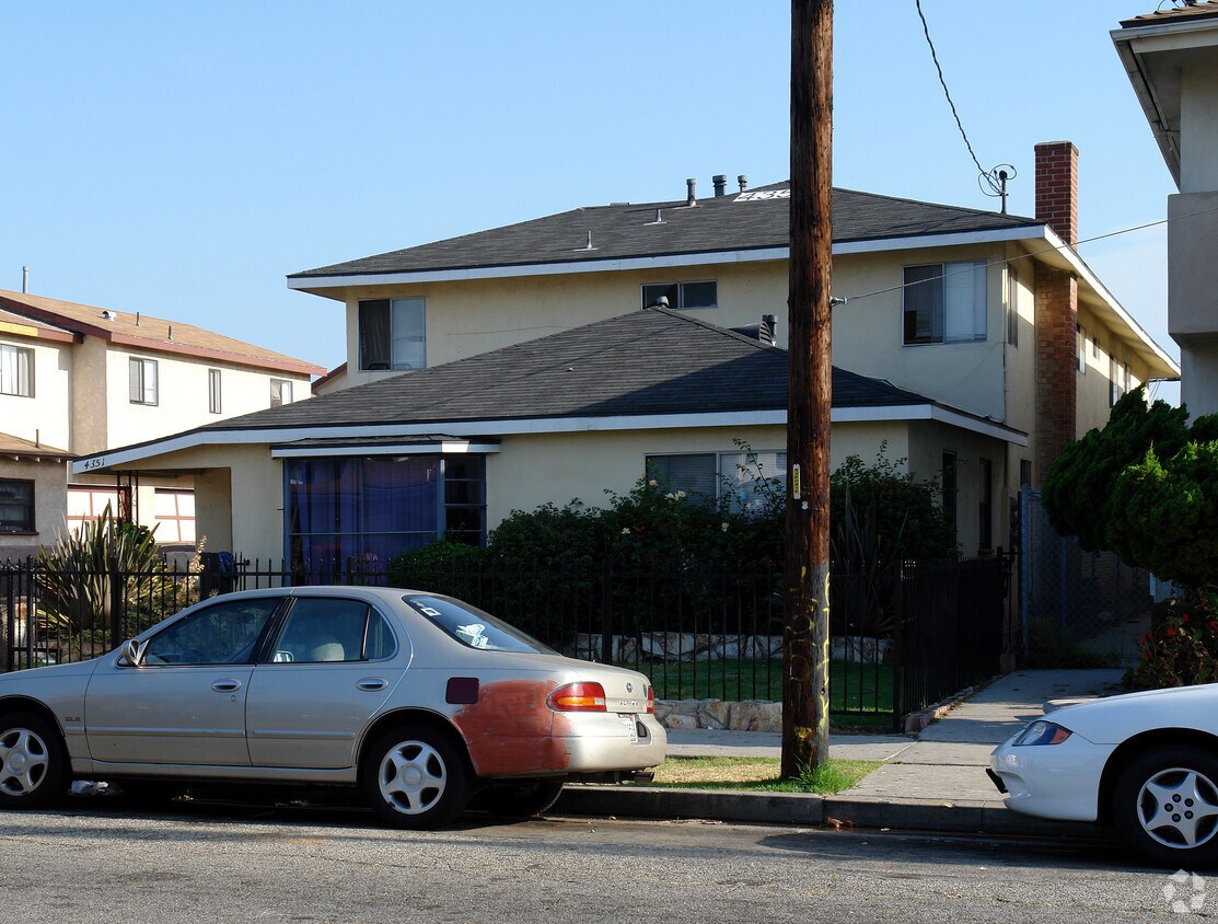 Fotografía del edificio - 4351 W 142nd St