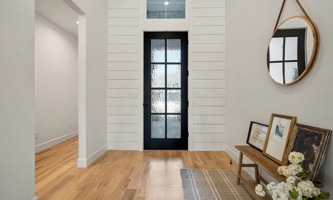 Foto del edificio - Gorgeous 4 bedroom & 4 Bath Luxury Home in...