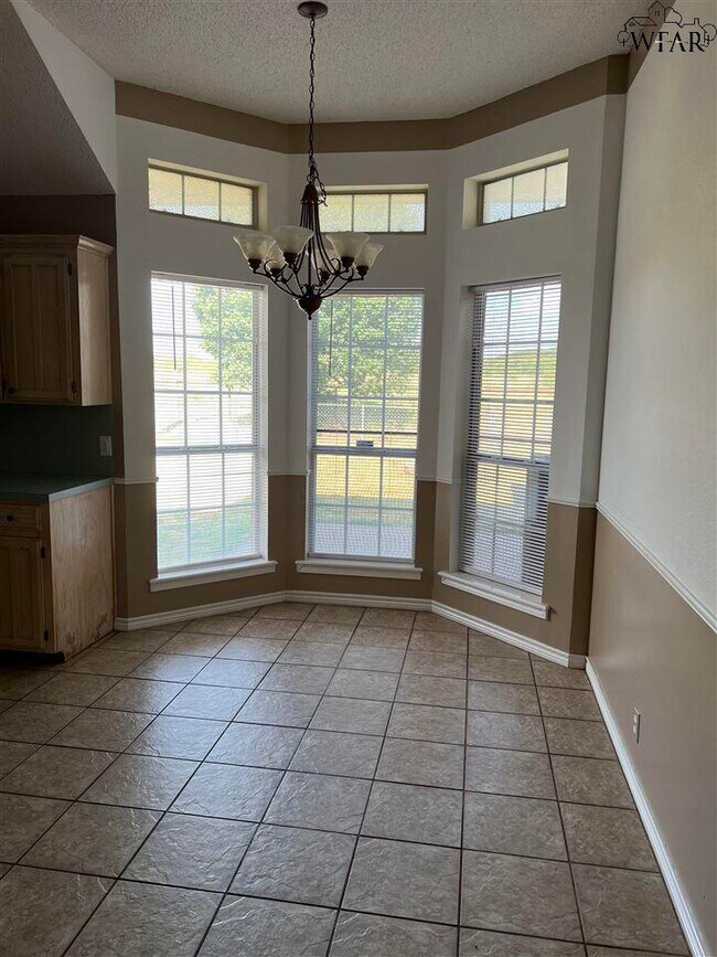 Foto del edificio - 822 Sugarbush Ln