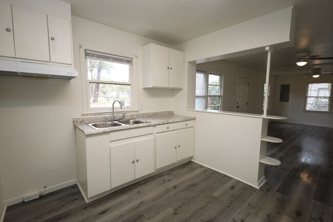 Foto del edificio - 743 E Brookwood Dr