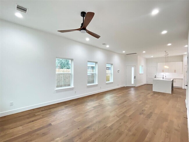 Foto del edificio - 3038 Webster St