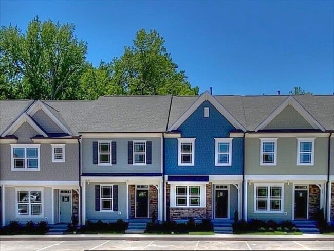 Building Photo - Beautiful 3 Bedroom 3.5 Bathroom 3 Story T...