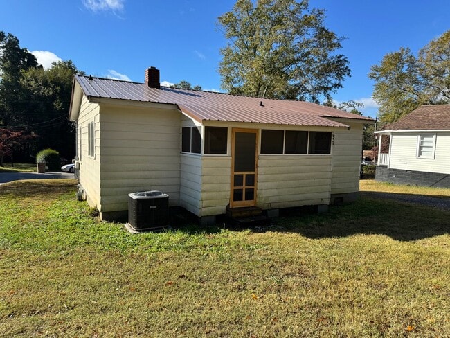 Building Photo - 2/1 in City of Shelby
