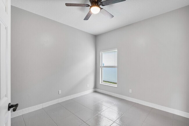 Foto del edificio - 2997 Cedar Glenn Pl