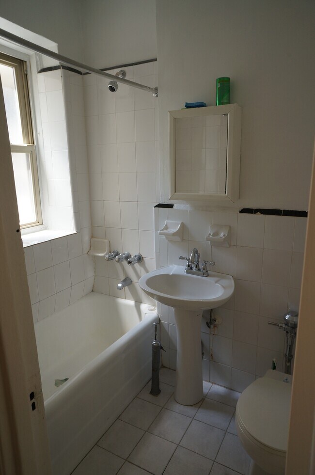 Building Photo - 310 94th St