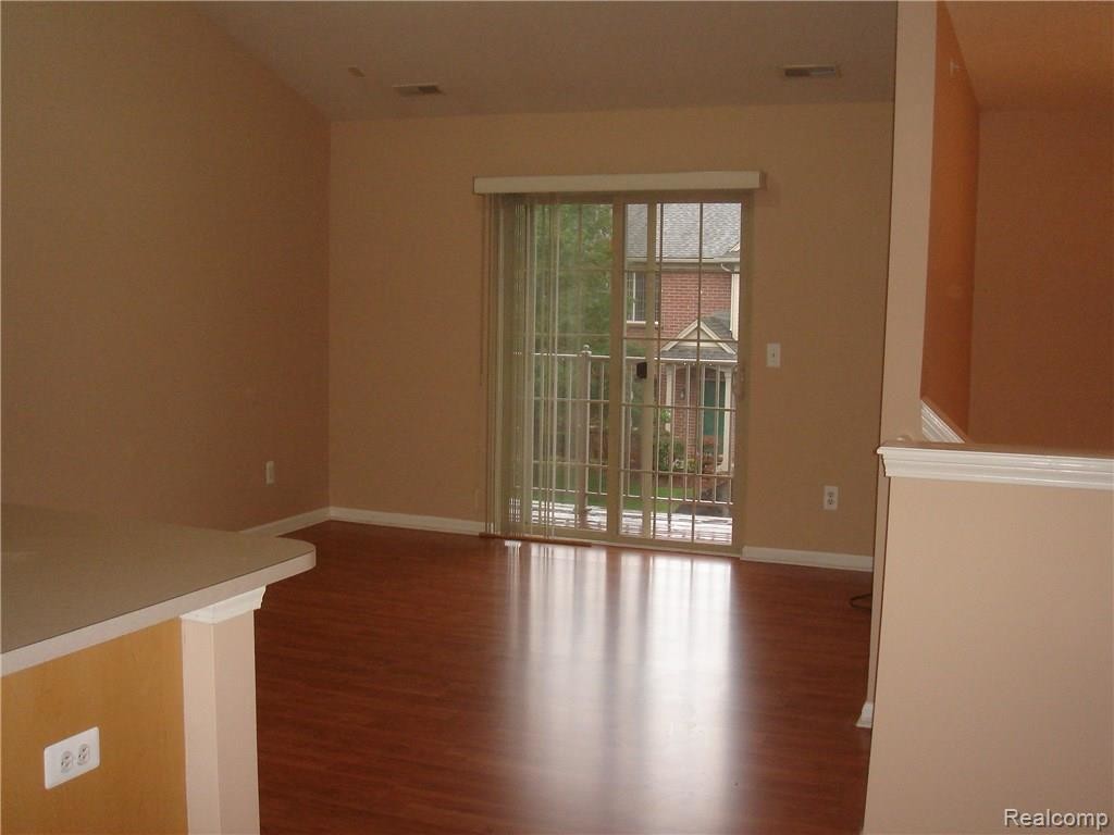 45516 Hidden View Ct, Utica, MI 48315 Condo for Rent in Utica, MI