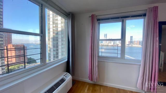 Foto del edificio - 2 bedroom in New York NY 10280