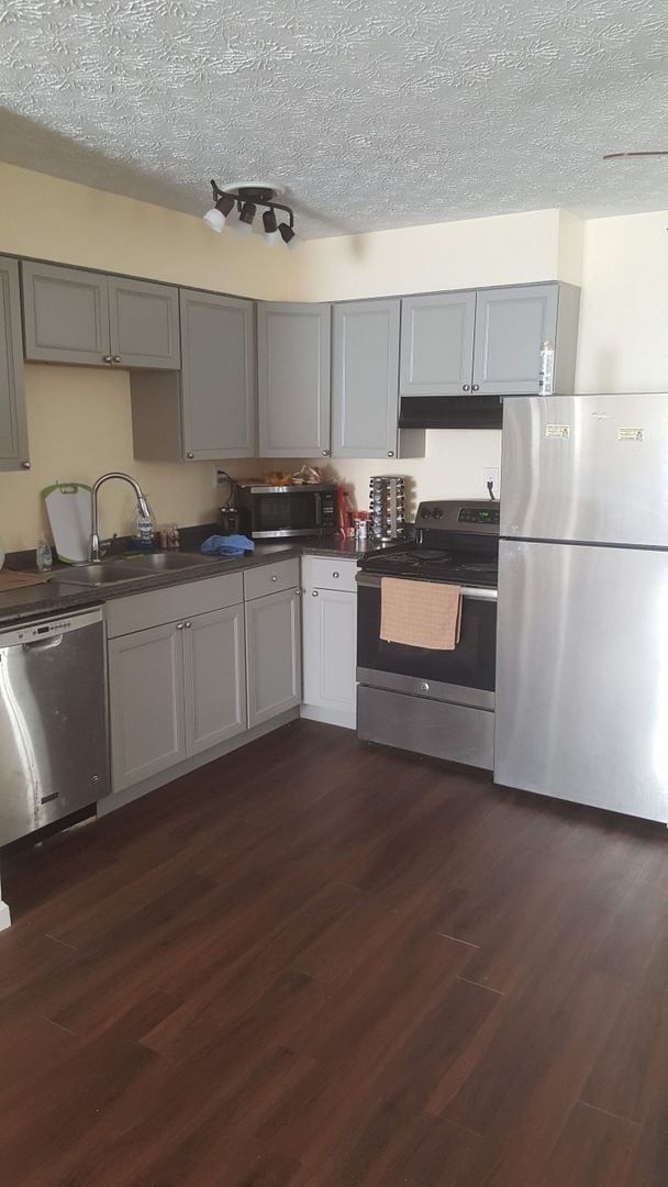 Building Photo - 356 E 13th Ave