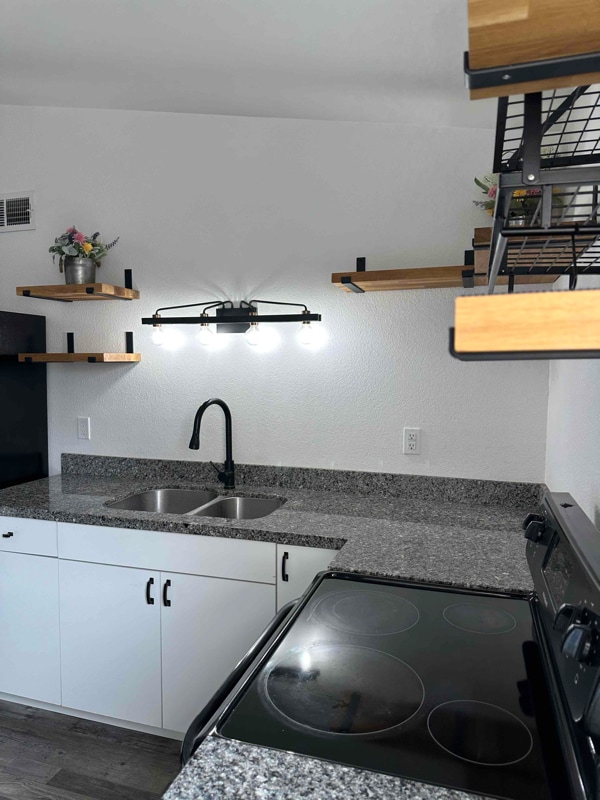 Primary Photo - 3646 N 69th Ave
