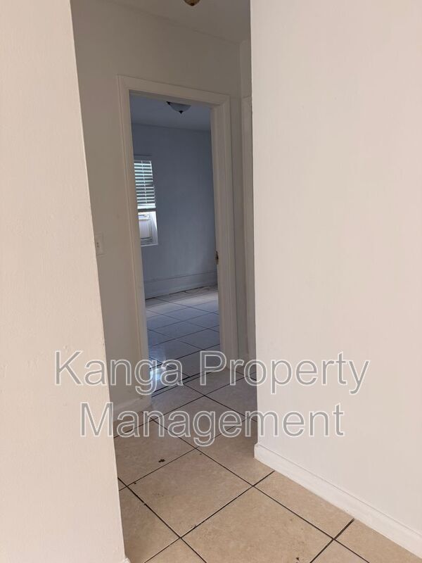 Foto del edificio - 1172 W 34th St