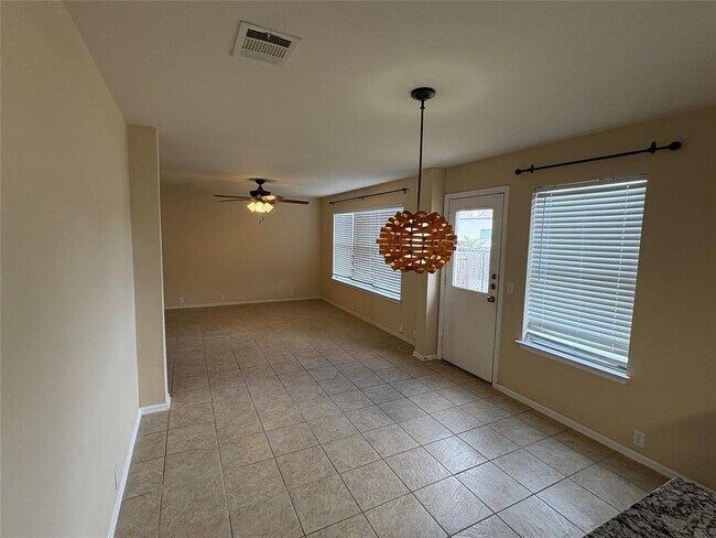 Foto del edificio - 456 Camelia Pkwy