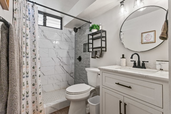 Building Photo - 909 Coolidge St