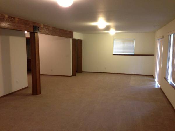 Building Photo - Pre-Leasing Now! 7 Bed 3 Bath with bonus r...