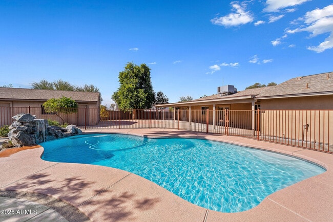 Building Photo - 6039 E Skinner Dr