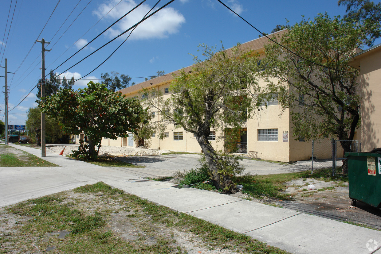 Building Photo - 2605 NW 135th St