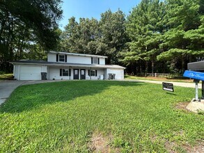 Building Photo - 11685 Oakhills Dr
