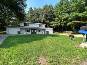 Building Photo - 11685 Oakhills Dr