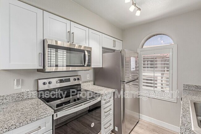 Foto del edificio - 10610 S 48th St