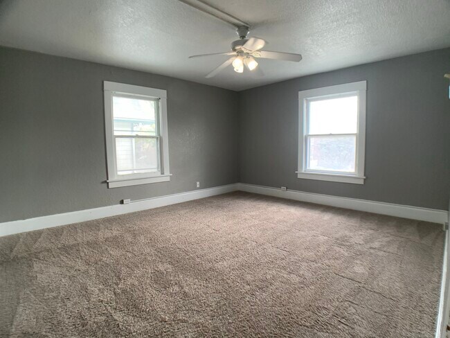 Building Photo - 2311 Carpenter Ave