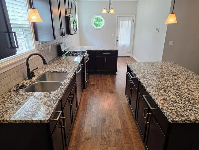 Building Photo - 5555 S Prairie View Dr