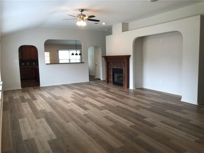 Building Photo - 300 Middle Creek Dr