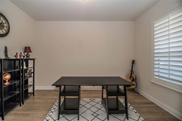 Building Photo - 908 Foxglove Dr