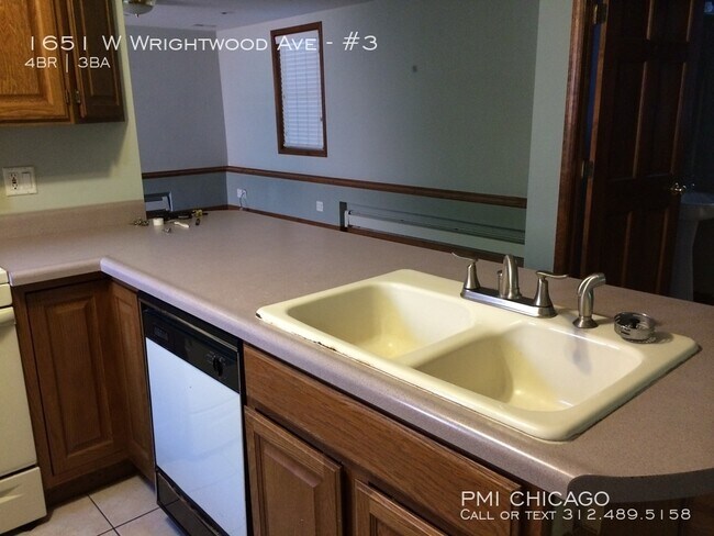 Foto del edificio - 1651 W Wrightwood Ave