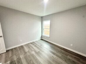 Building Photo - 8215 Crestview Dr