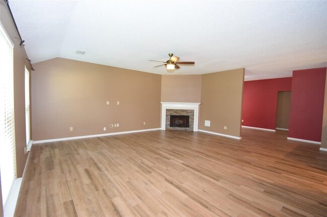 Foto del edificio - 18010 Golden Ridge Dr