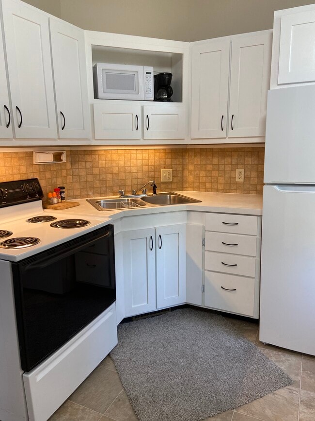 Kitchen - 109 W Melendy St