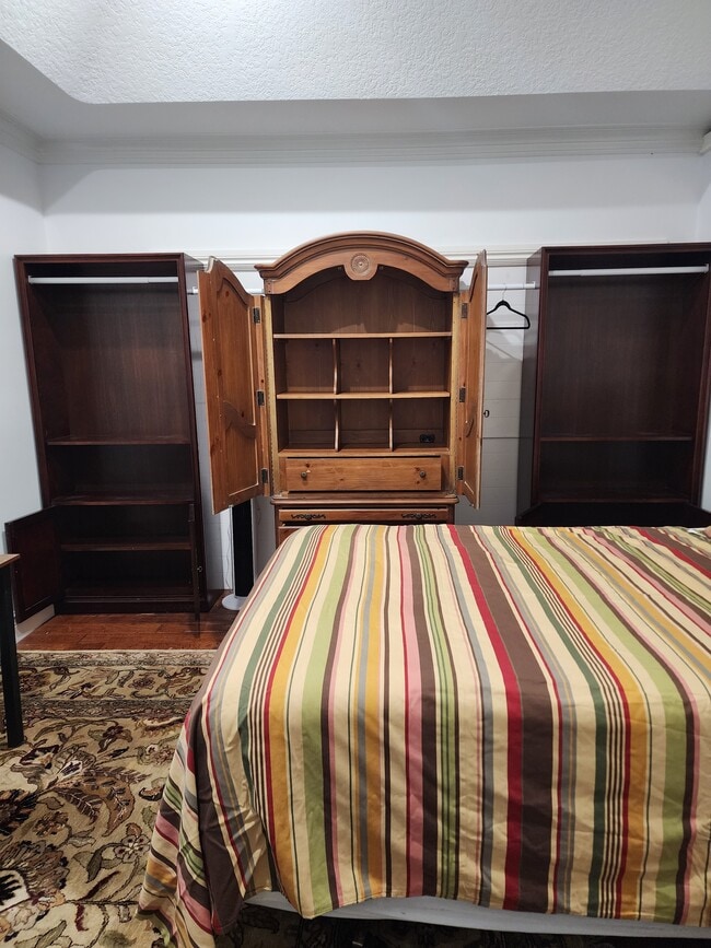 Building Photo - 123 Steeplechase Dr