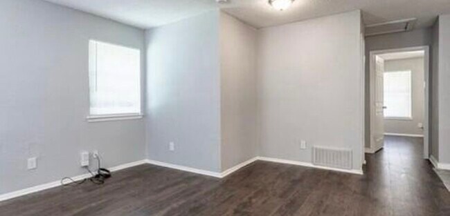 Foto del edificio - 5120 Humbert Ave