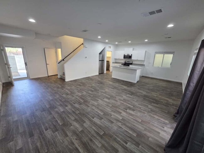 Building Photo - Modern 4-Bedroom Home with Solar Panels & ...