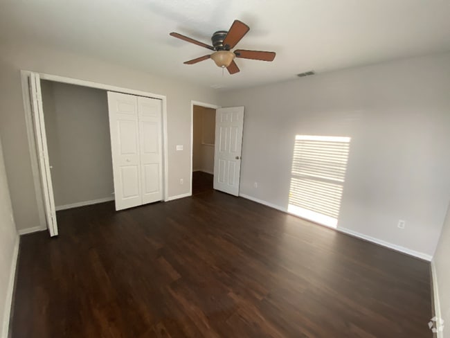 Building Photo - 1353 Karok St