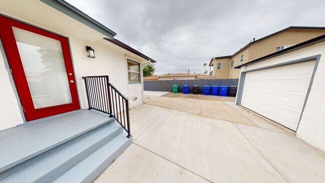 Foto del edificio - Large 3 bed 2 bath on 62nd!