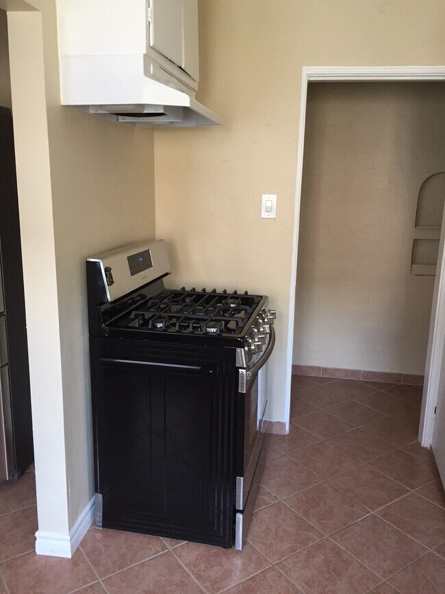 Kitchen - 166 E Platt St