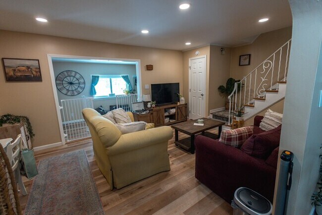 Sala de estar - 3106 Pine Ave